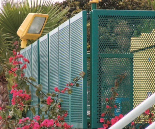 最新の会社の事例について 穴があいたアルミニウム版の適用